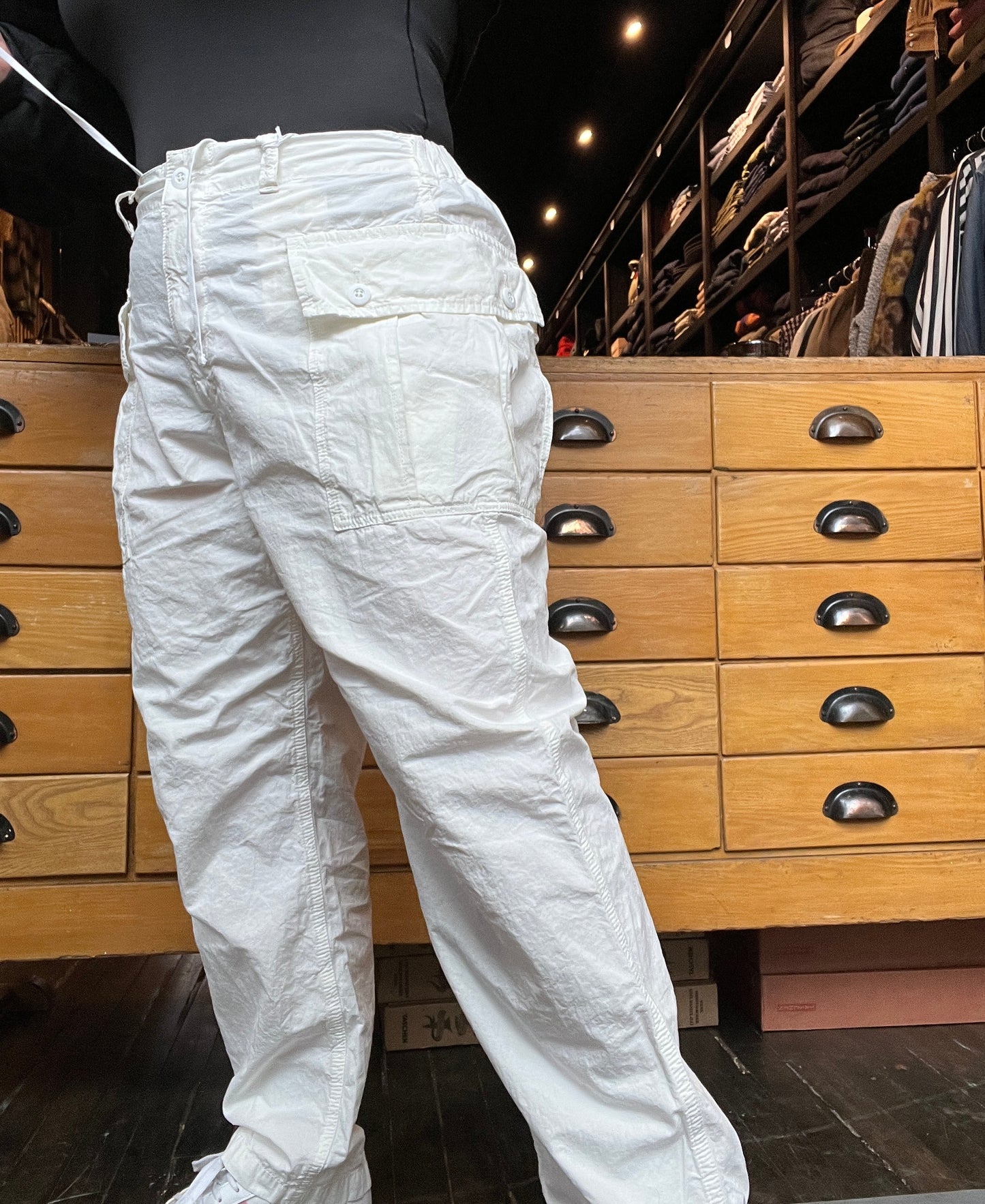 Off White, S