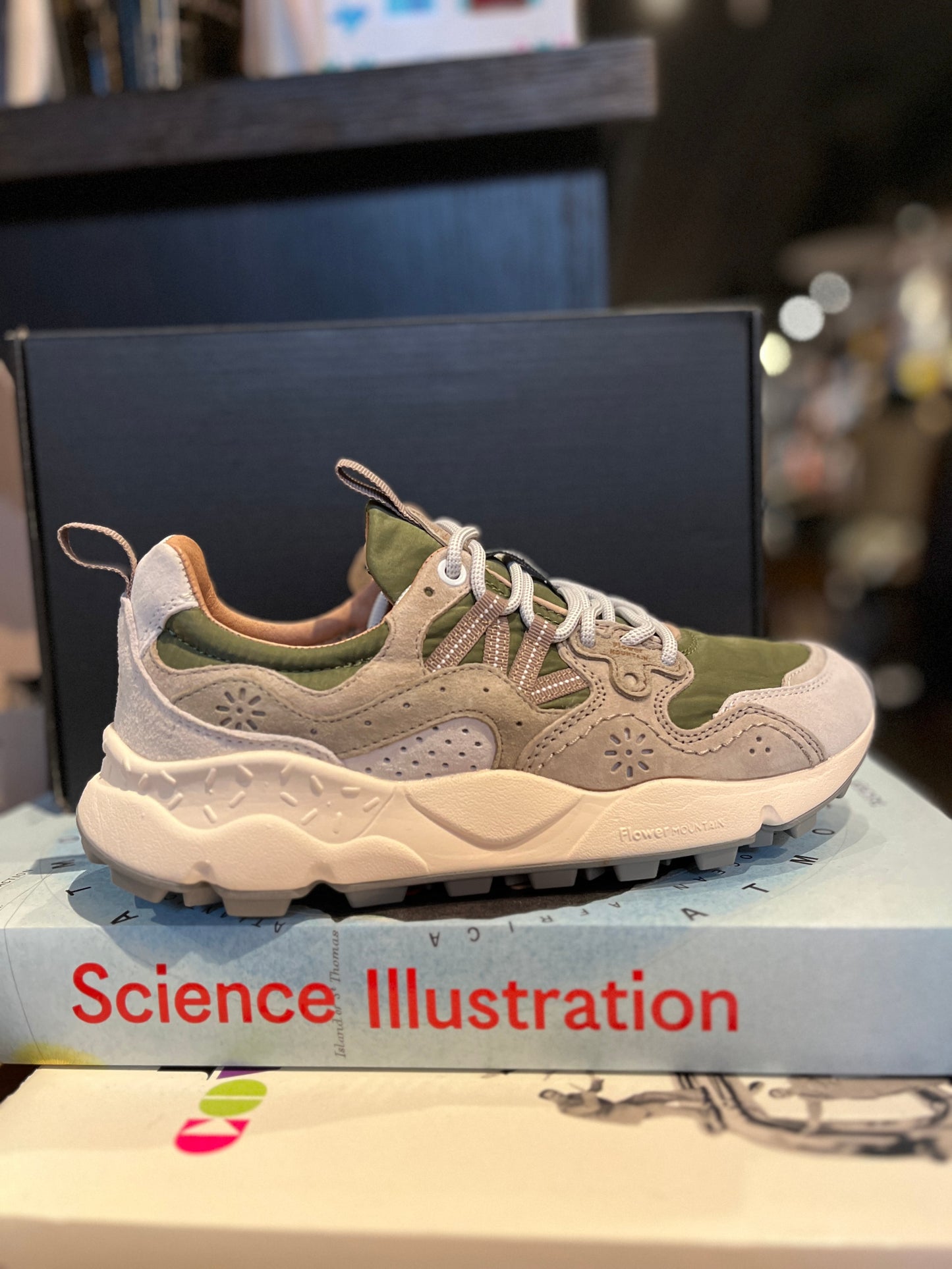 40, Off-White/Military Green