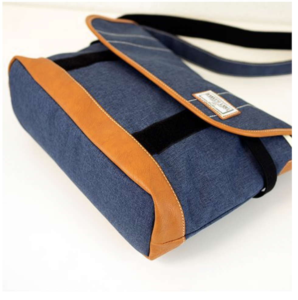 HHC-5772-NVY Palette Messenger