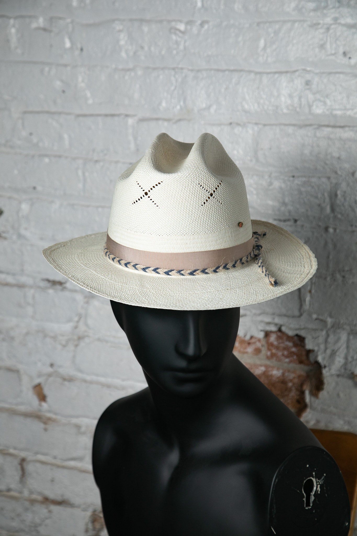 Bonanza 57 White - Main Image