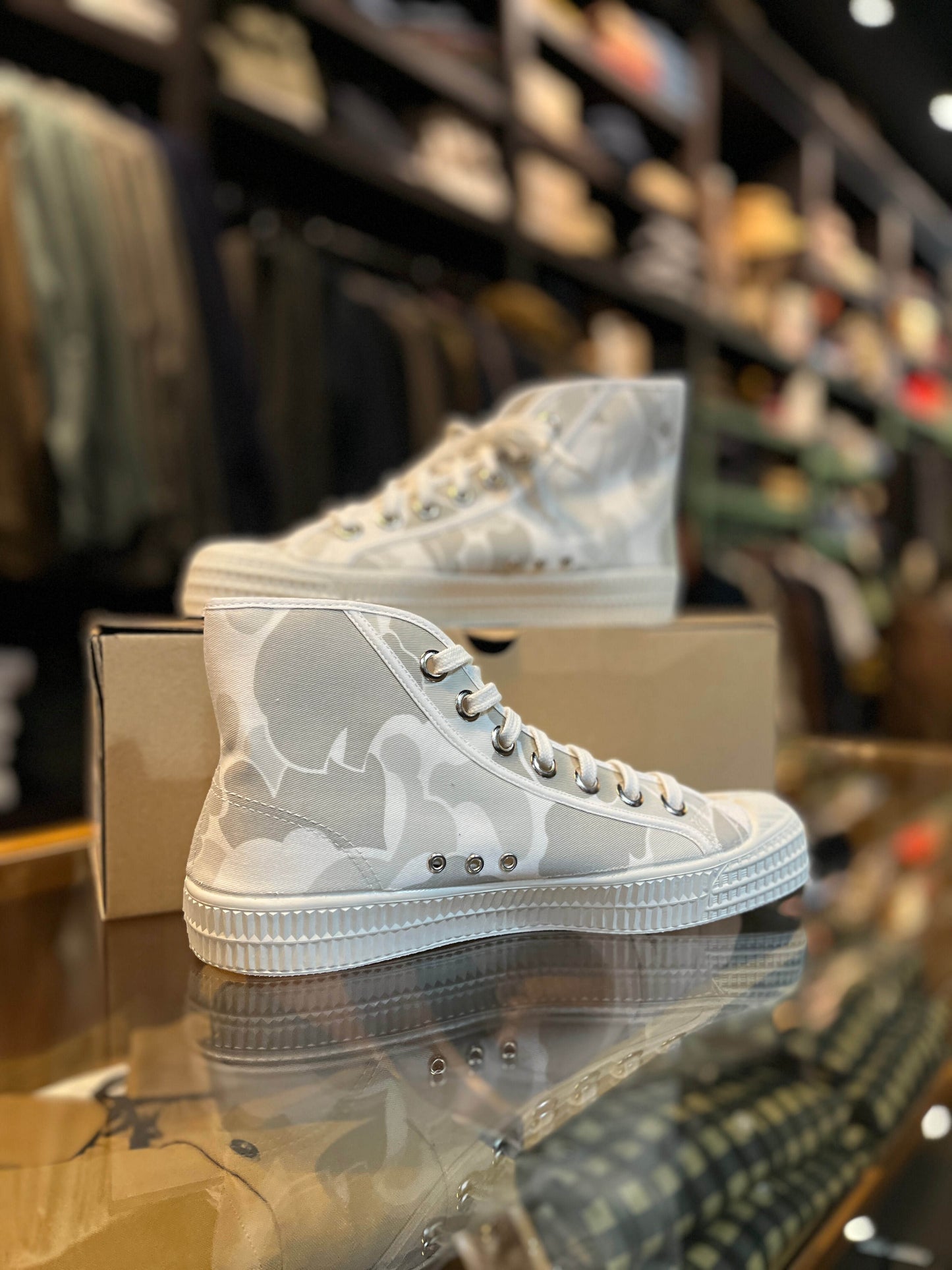 UW Novesta Sneaker