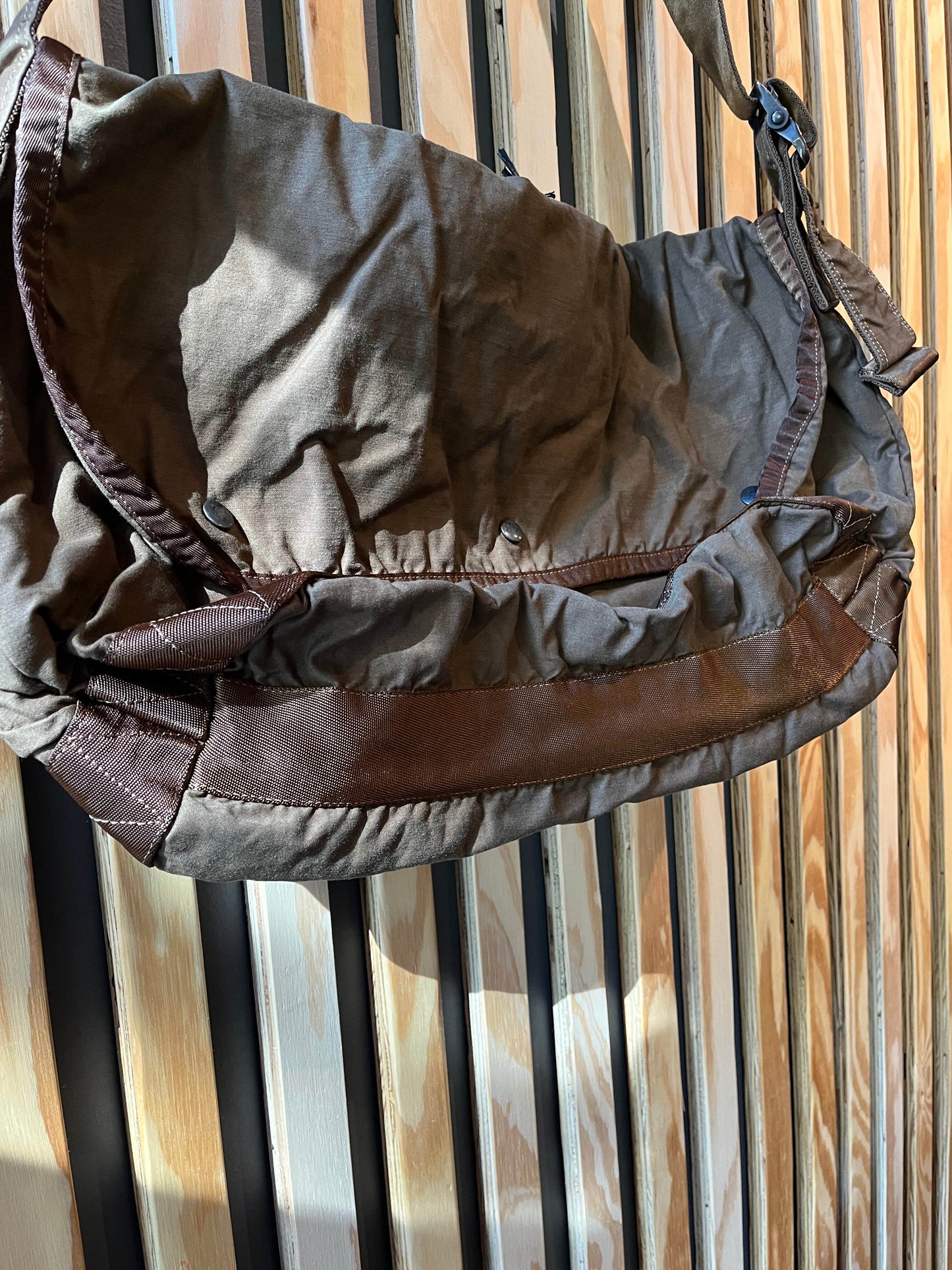 Crag Messenger Bag (L)