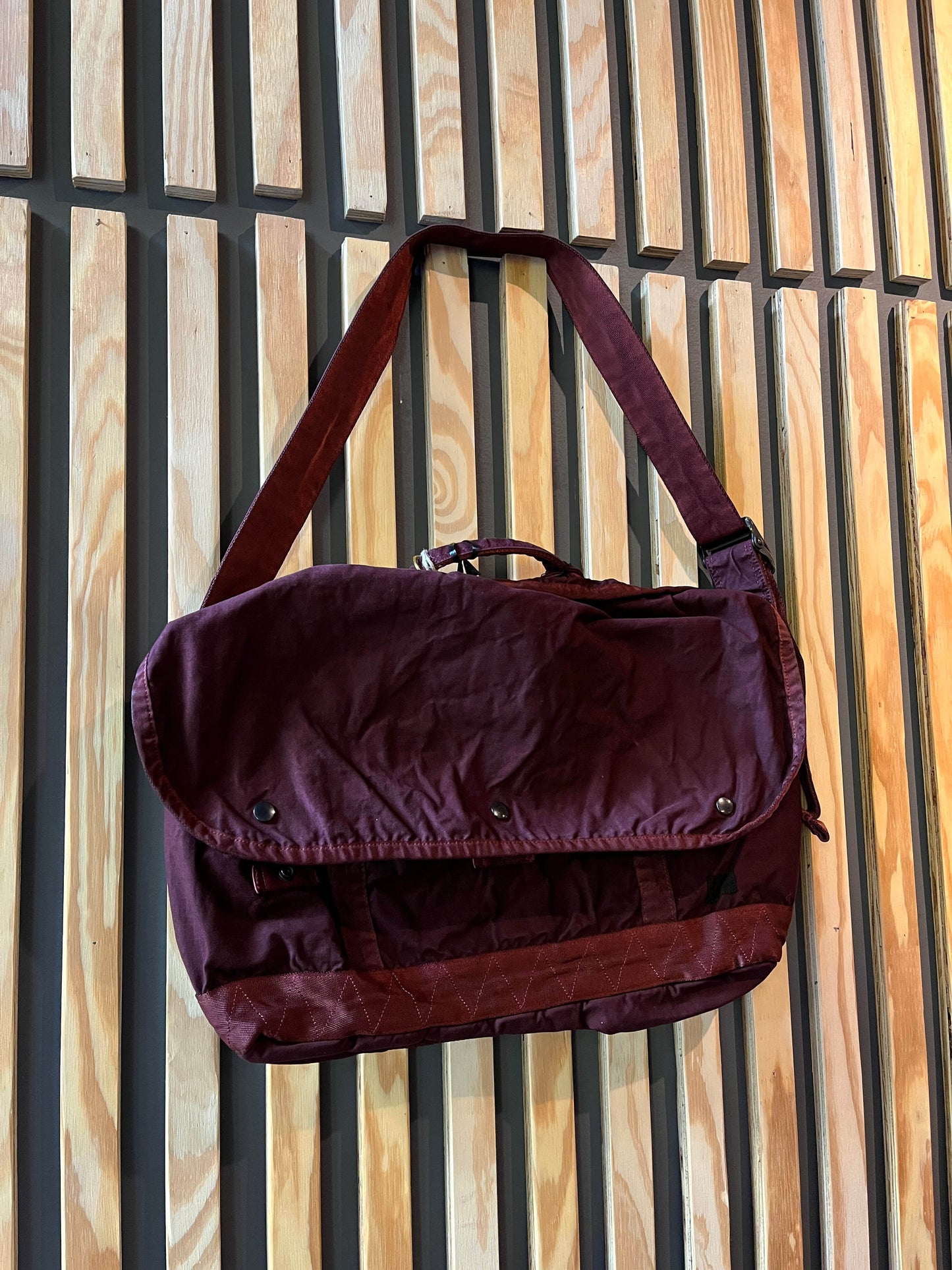 Crag Messenger Bag (L)
