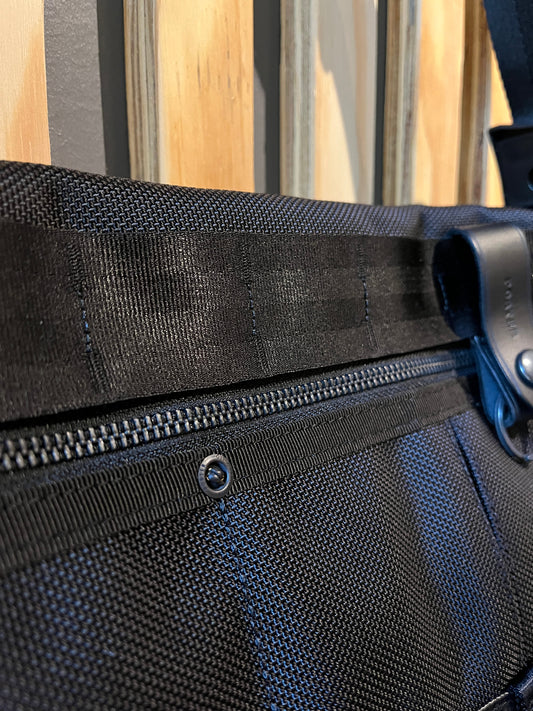 Heat Messenger Bag (S)