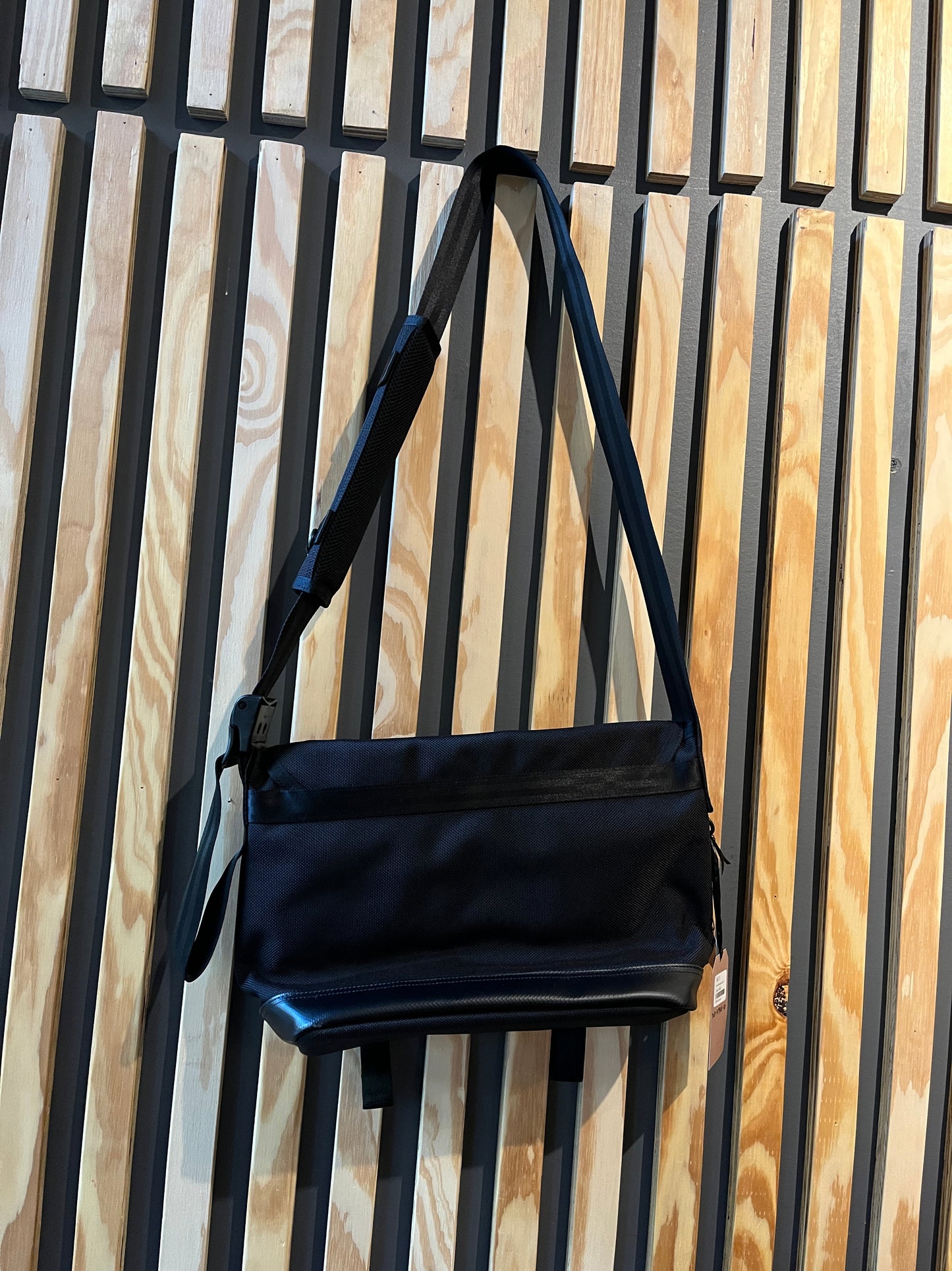Heat Messenger Bag (S)