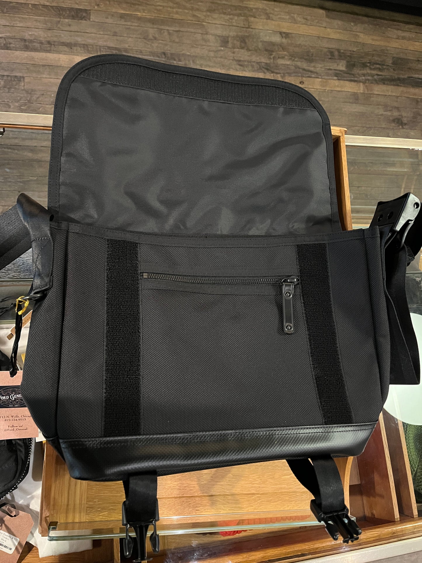 Heat Messenger Bag (S)