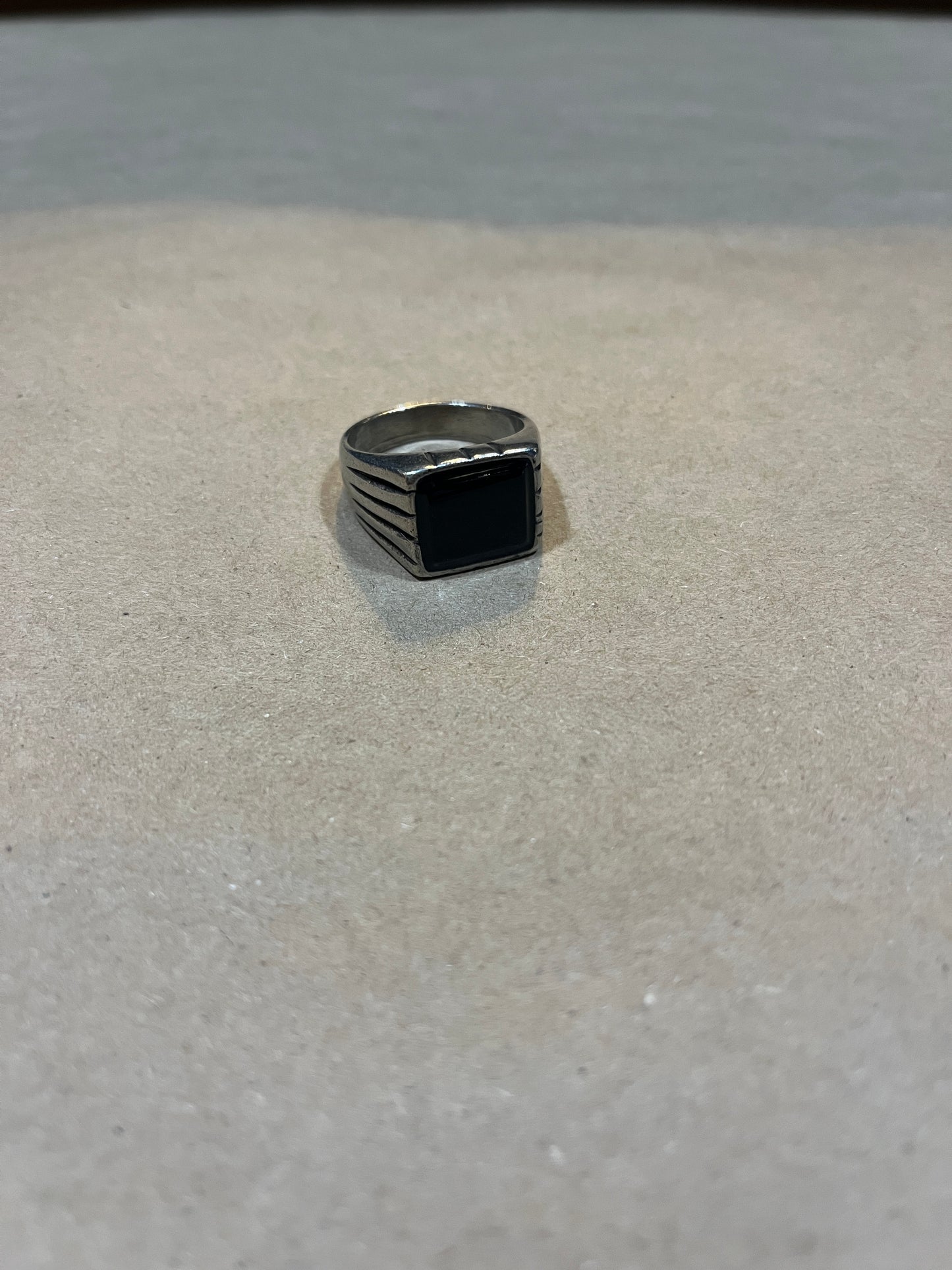 B99 Bague étain Onyx