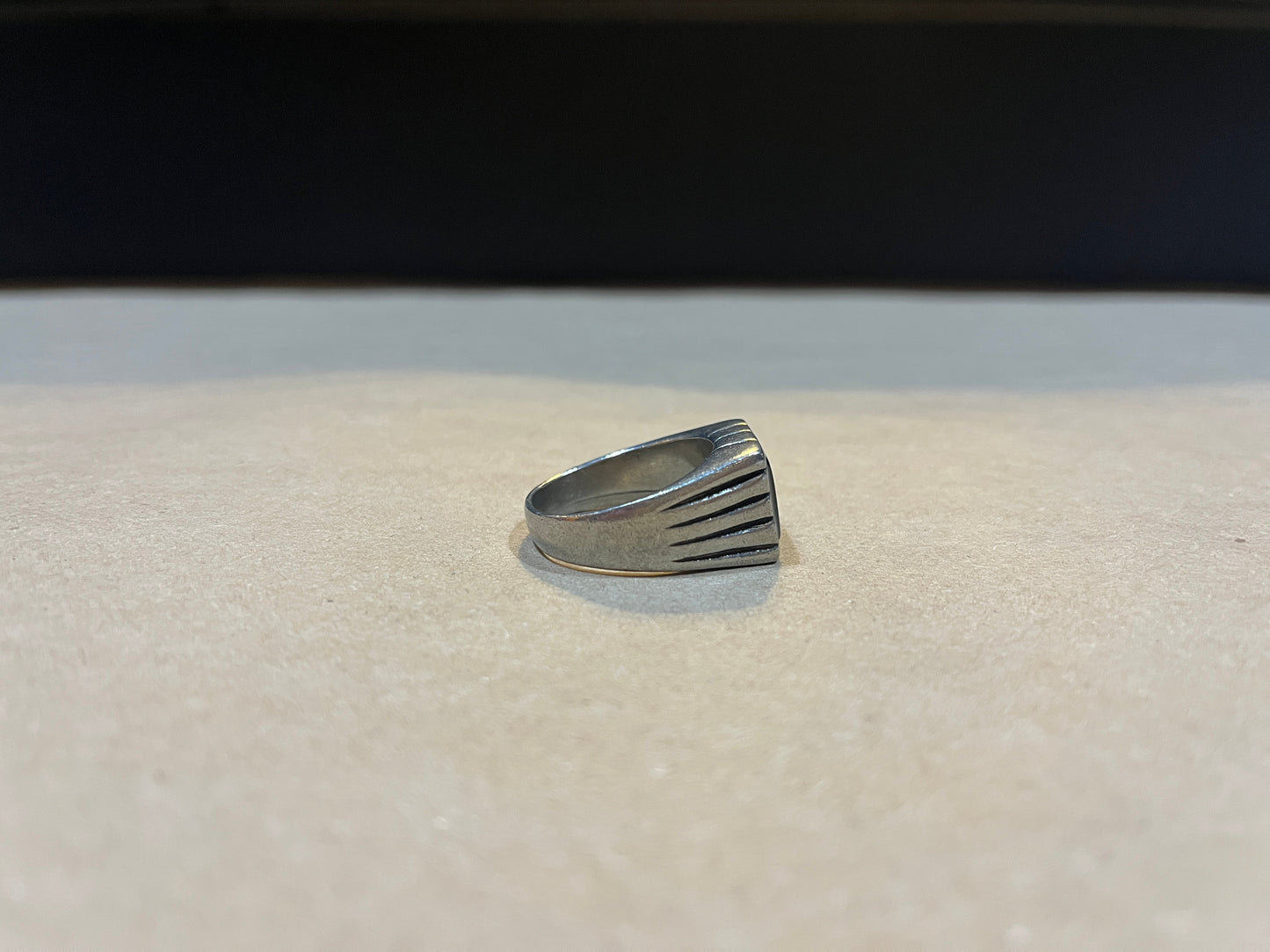 B99 Bague étain Onyx
