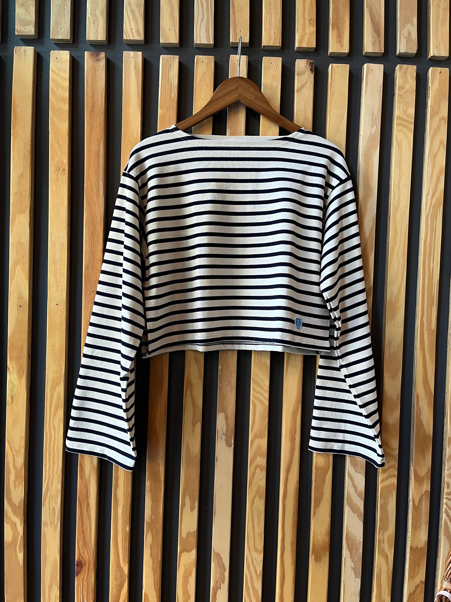 B250 Women's Long Sleeve Cropped Shirt