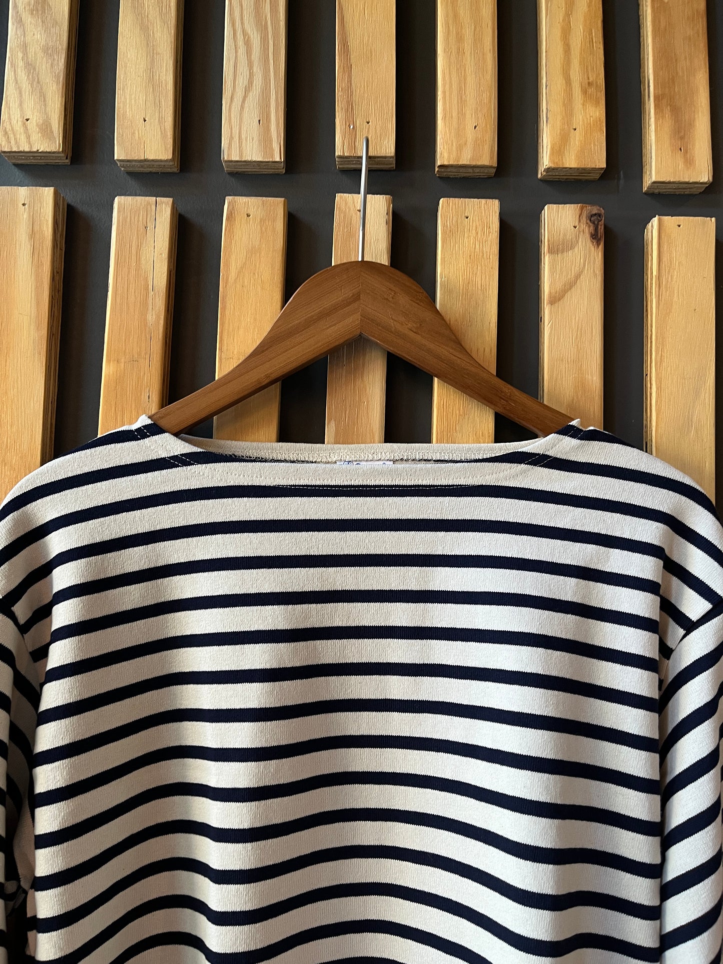 B250 Women's Long Sleeve Cropped Shirt