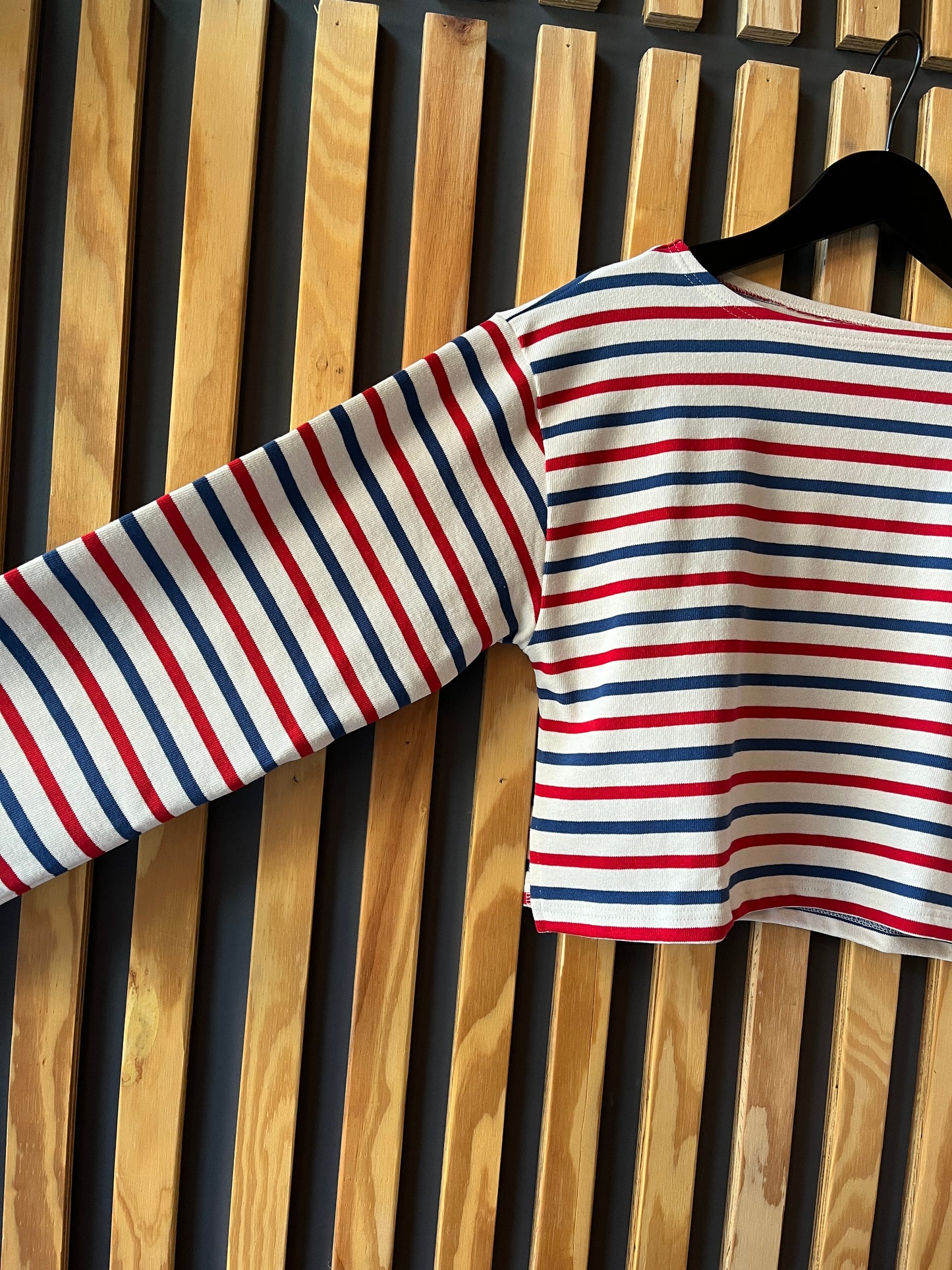 B250 Women's Long Sleeve Cropped Shirt