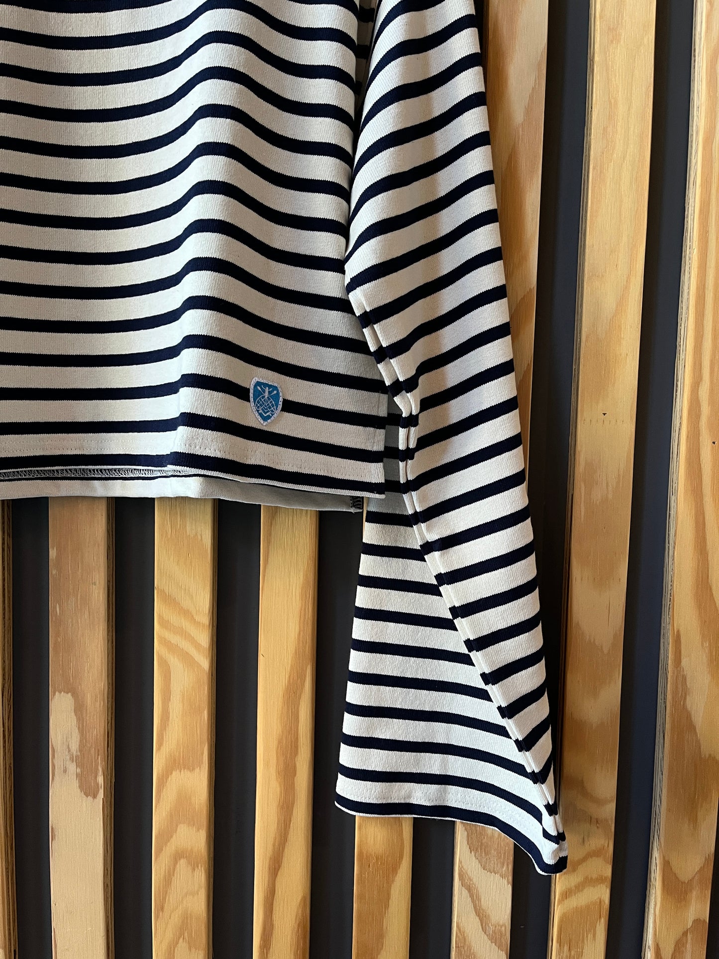 B250 Women's Long Sleeve Cropped Shirt