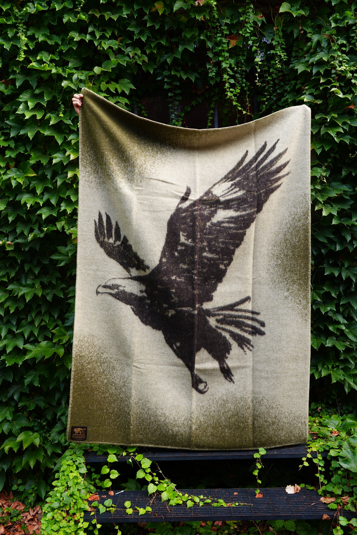 Indigofera White Head Wool Blanket