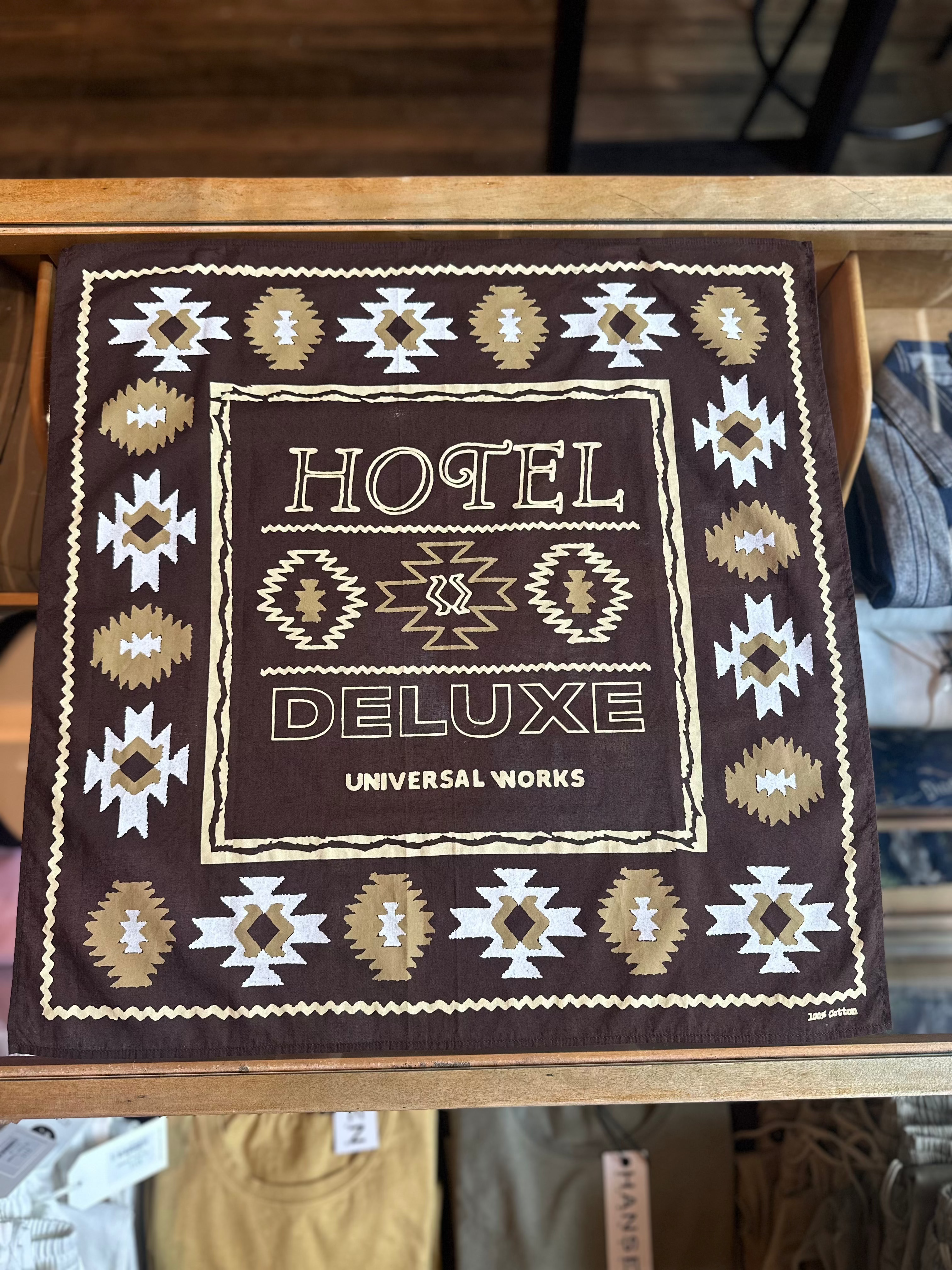 Hotel Deluxe Bandana
