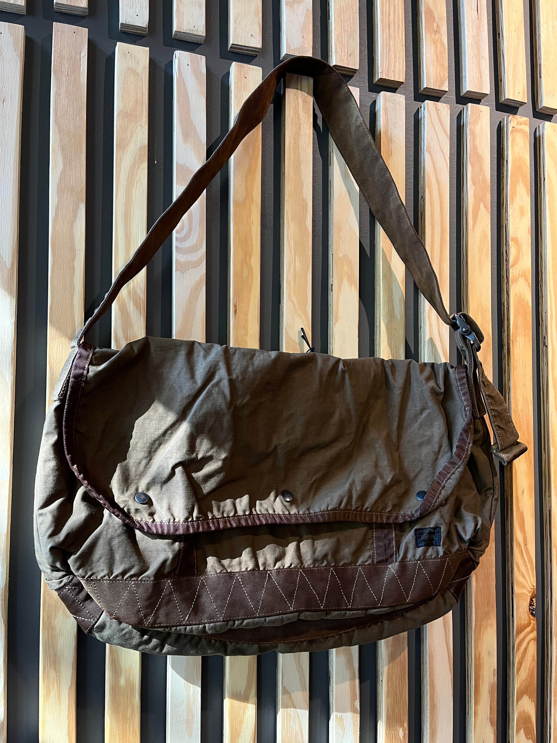 Crag Messenger Bag (L)