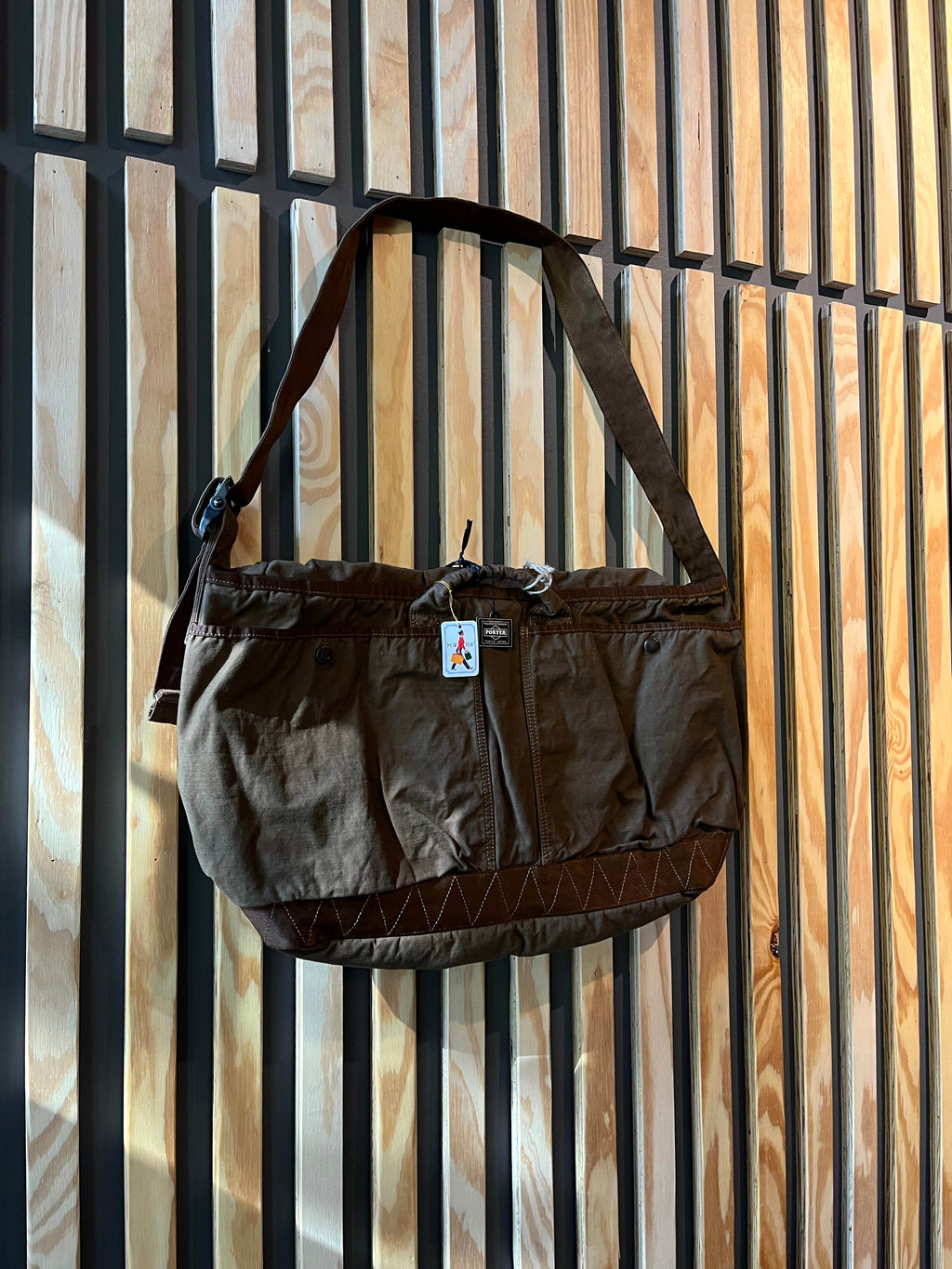 Crag Messenger Bag (L)