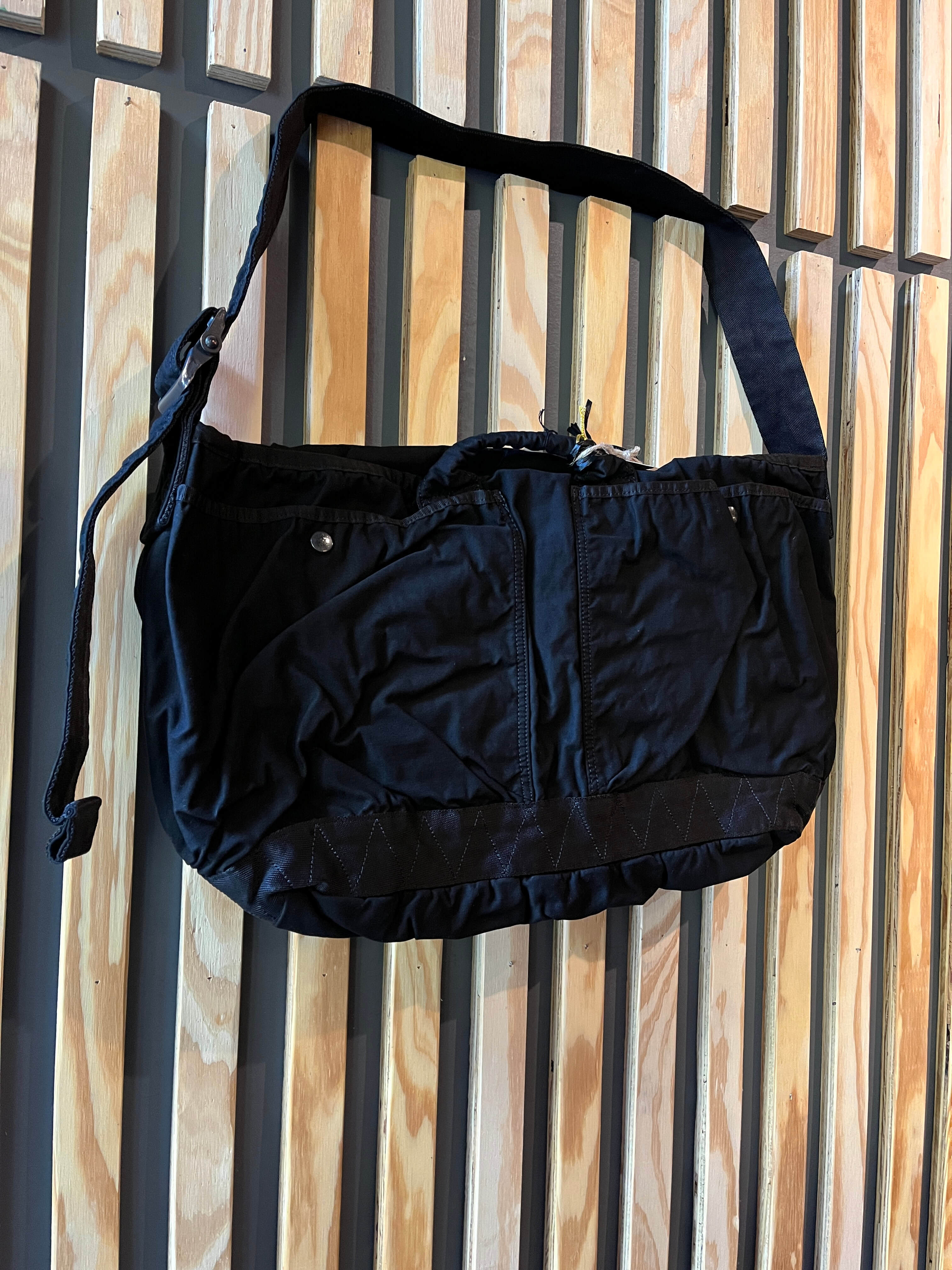 Crag Messenger Bag (L)