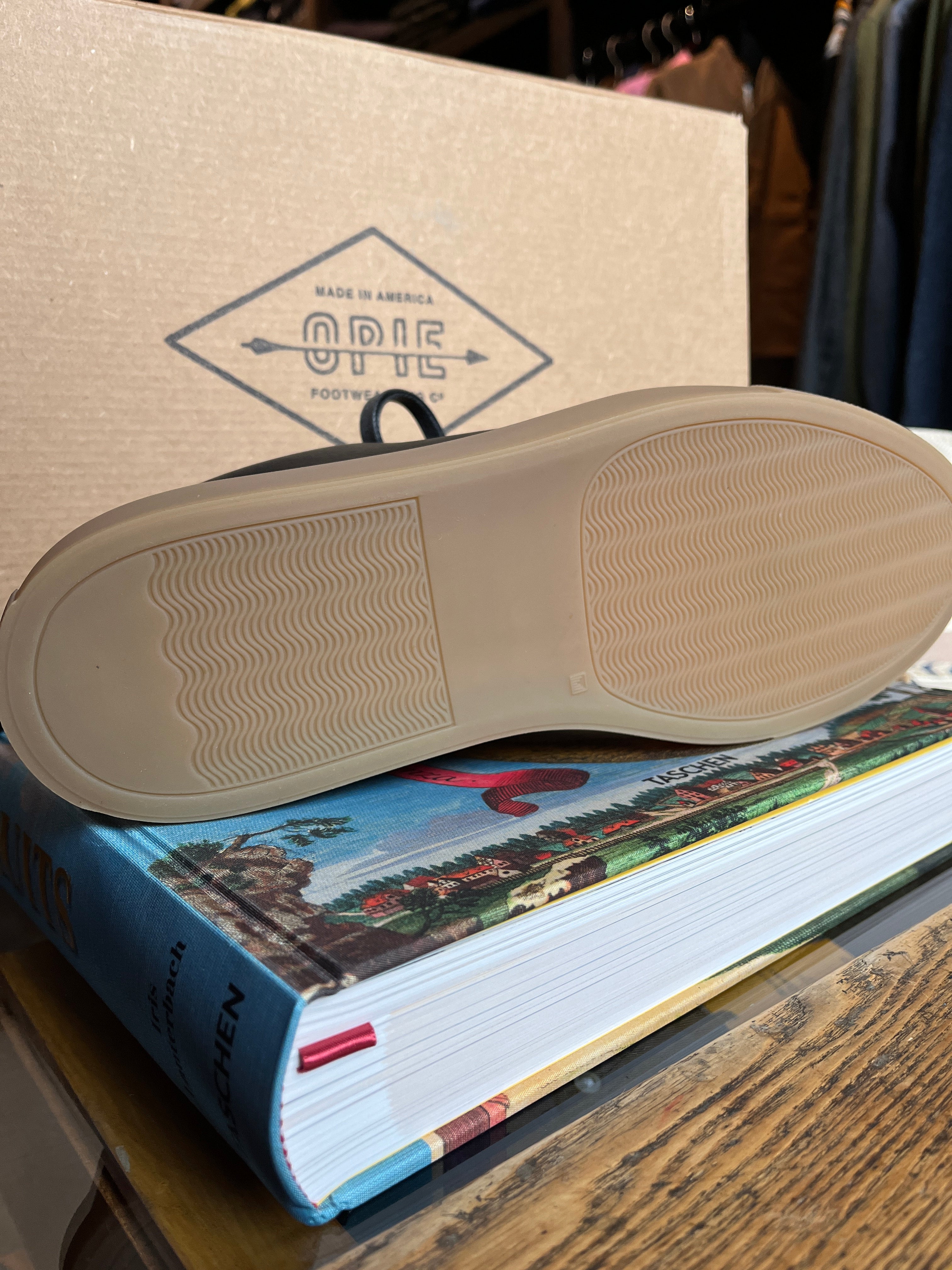 James Court Lo Top Sneaker