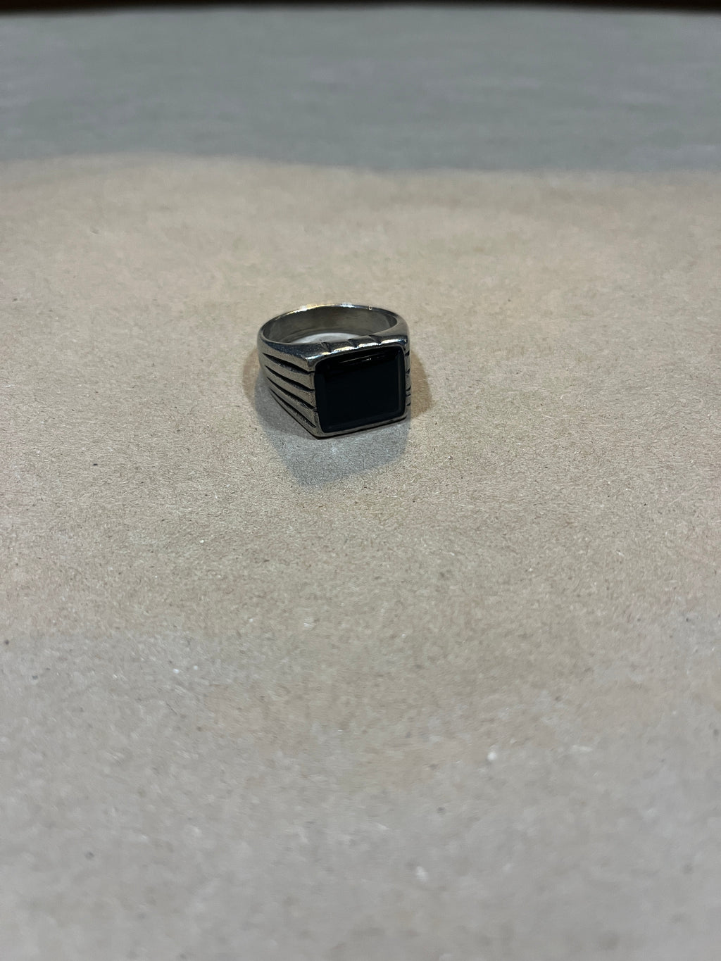 B99 Bague étain Onyx