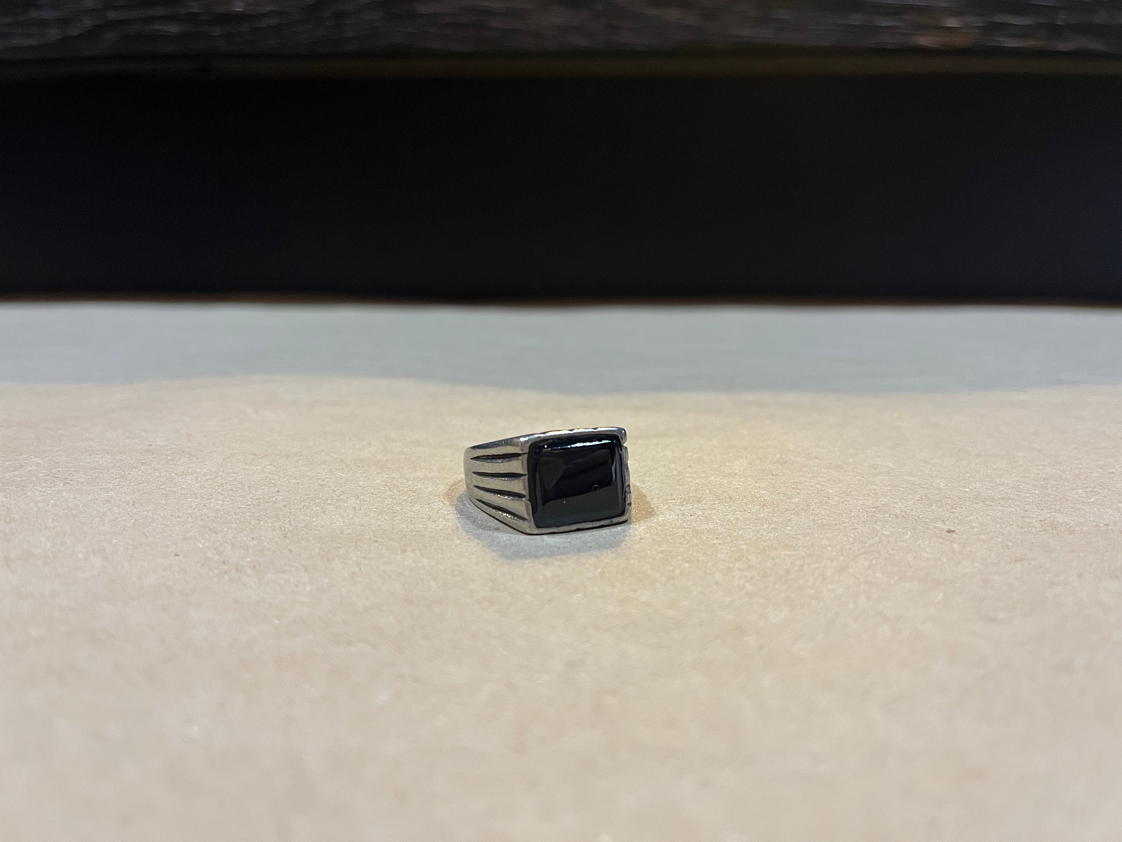B99 Bague étain Onyx